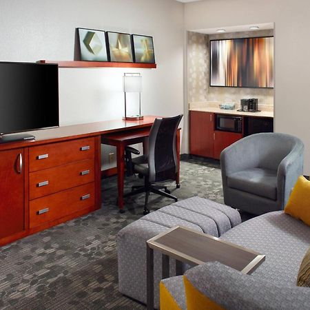 Courtyard By Marriott Greensboro Exterior photo