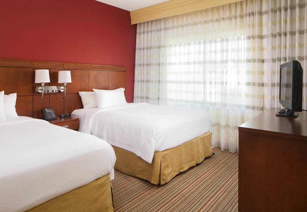 Courtyard By Marriott Greensboro Exterior photo
