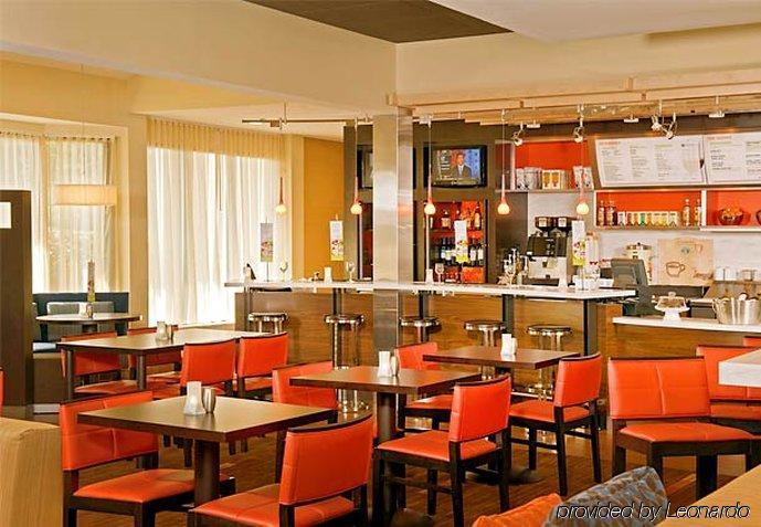 Courtyard By Marriott Greensboro Exterior photo