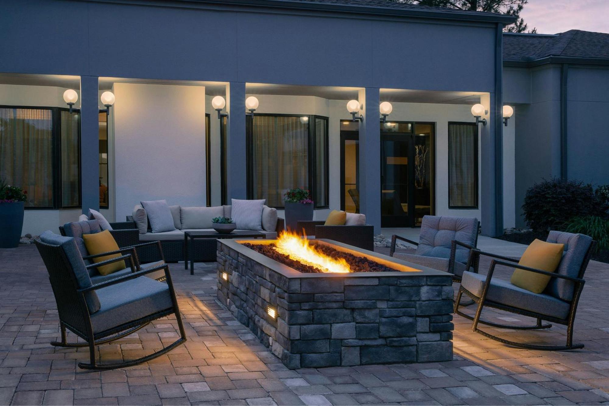 Courtyard By Marriott Greensboro Exterior photo