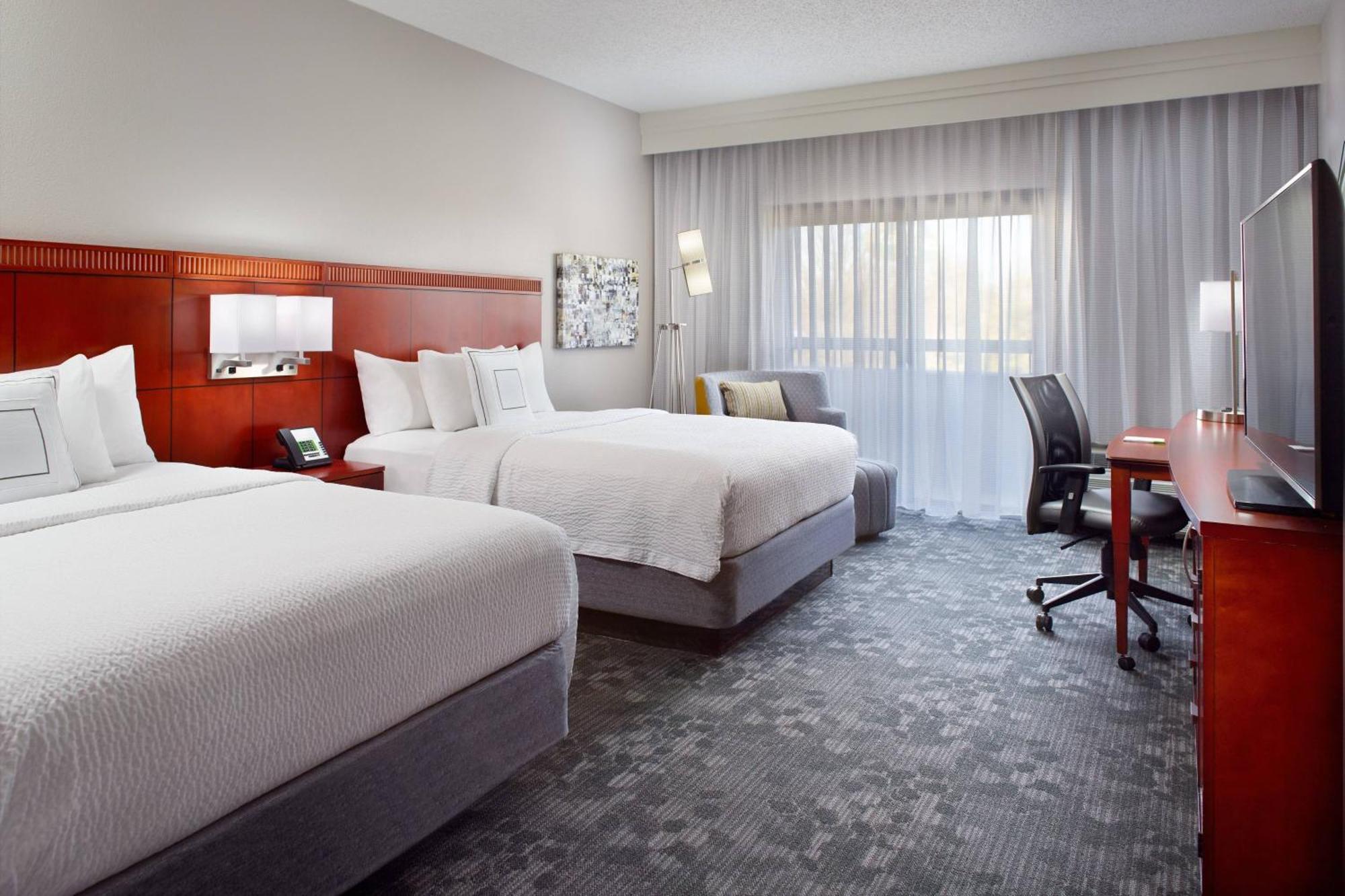 Courtyard By Marriott Greensboro Exterior photo