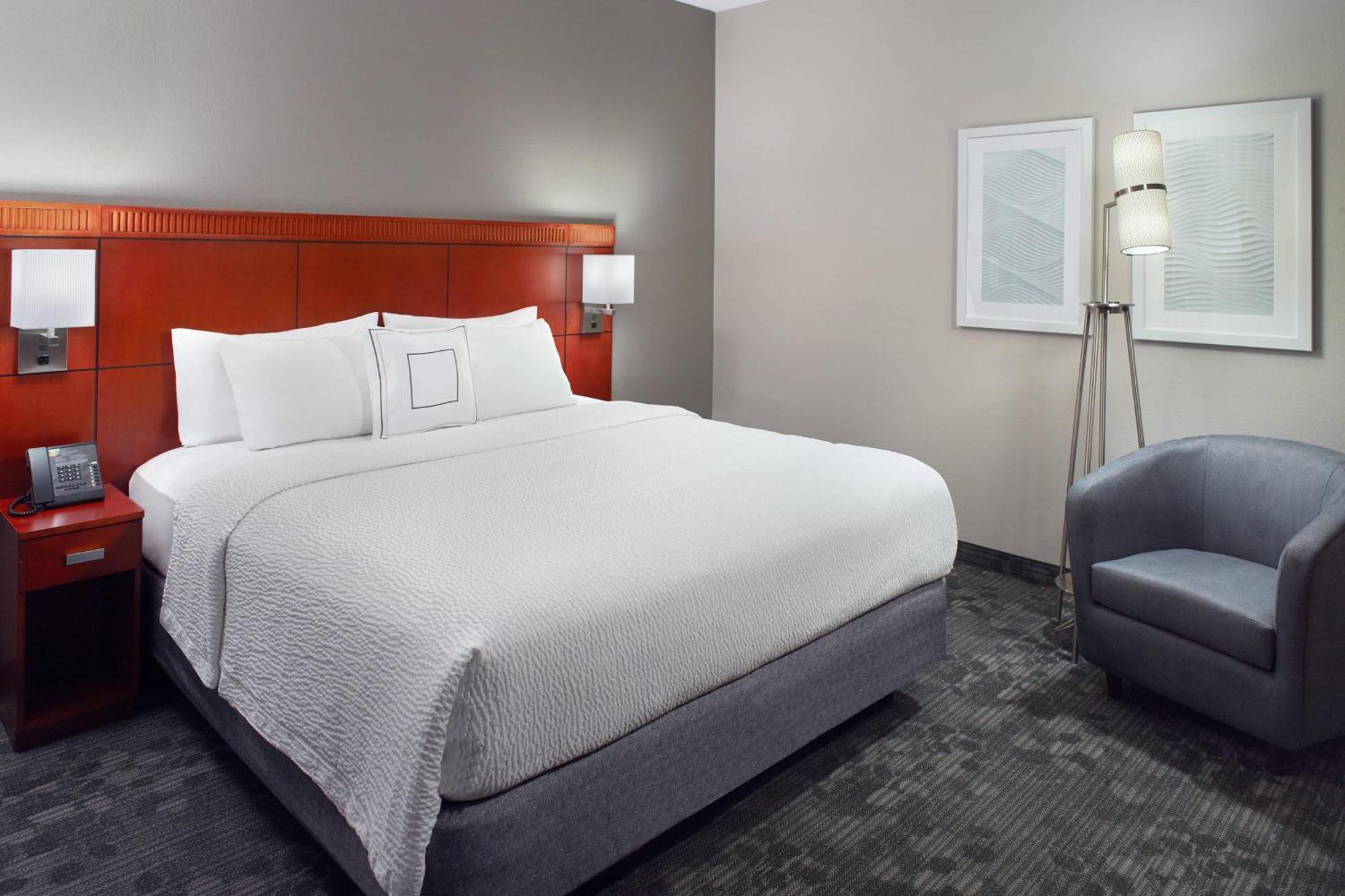 Courtyard By Marriott Greensboro Exterior photo