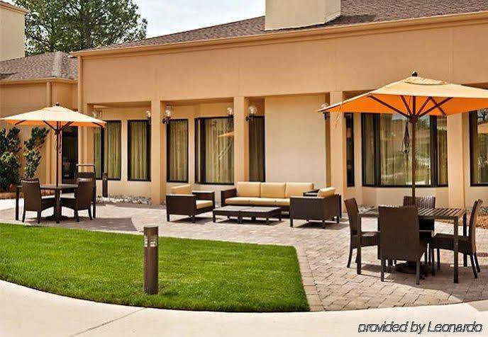 Courtyard By Marriott Greensboro Exterior photo
